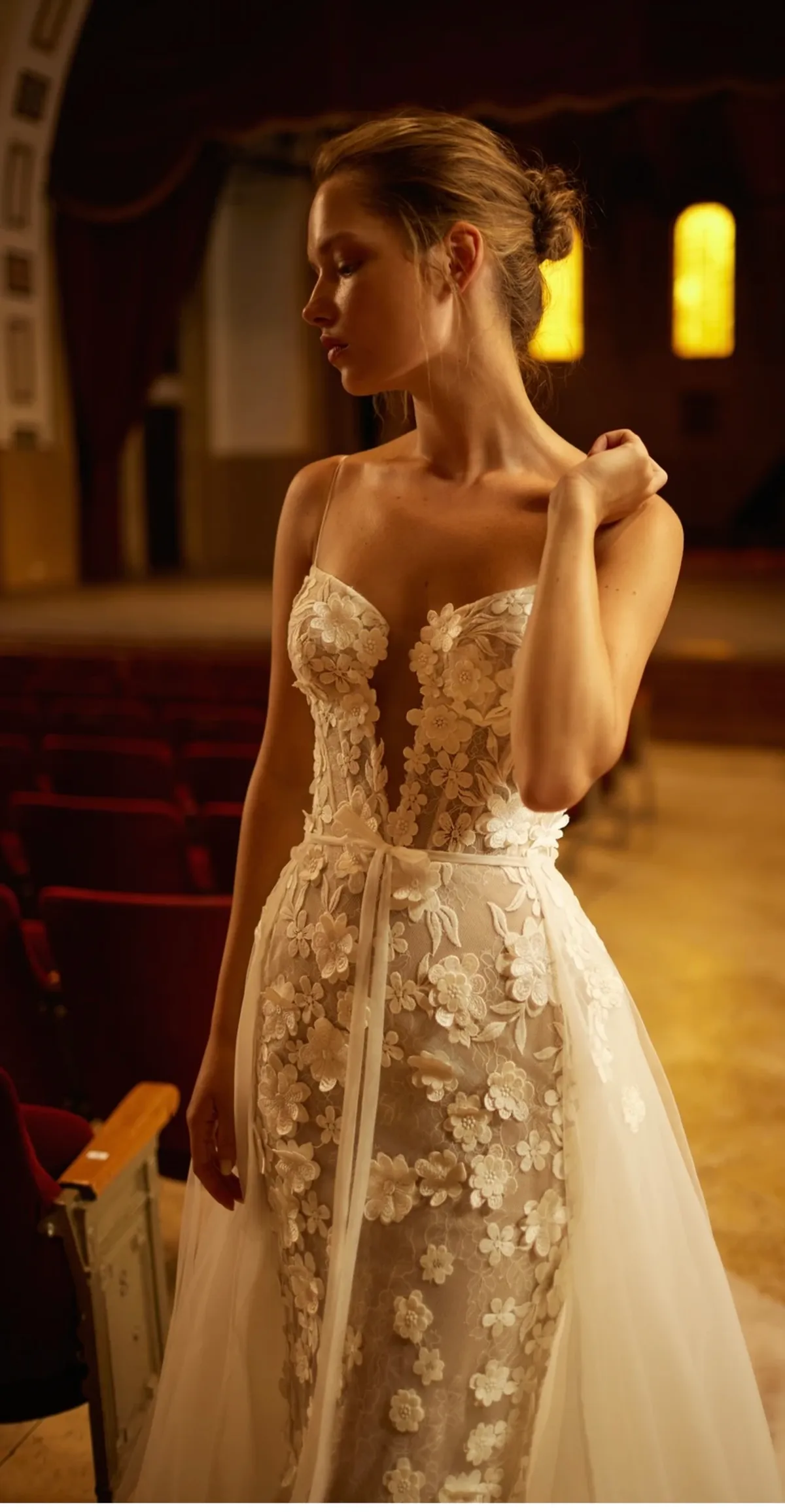 A model showcases the Arava Polak Lin dress in a theater
